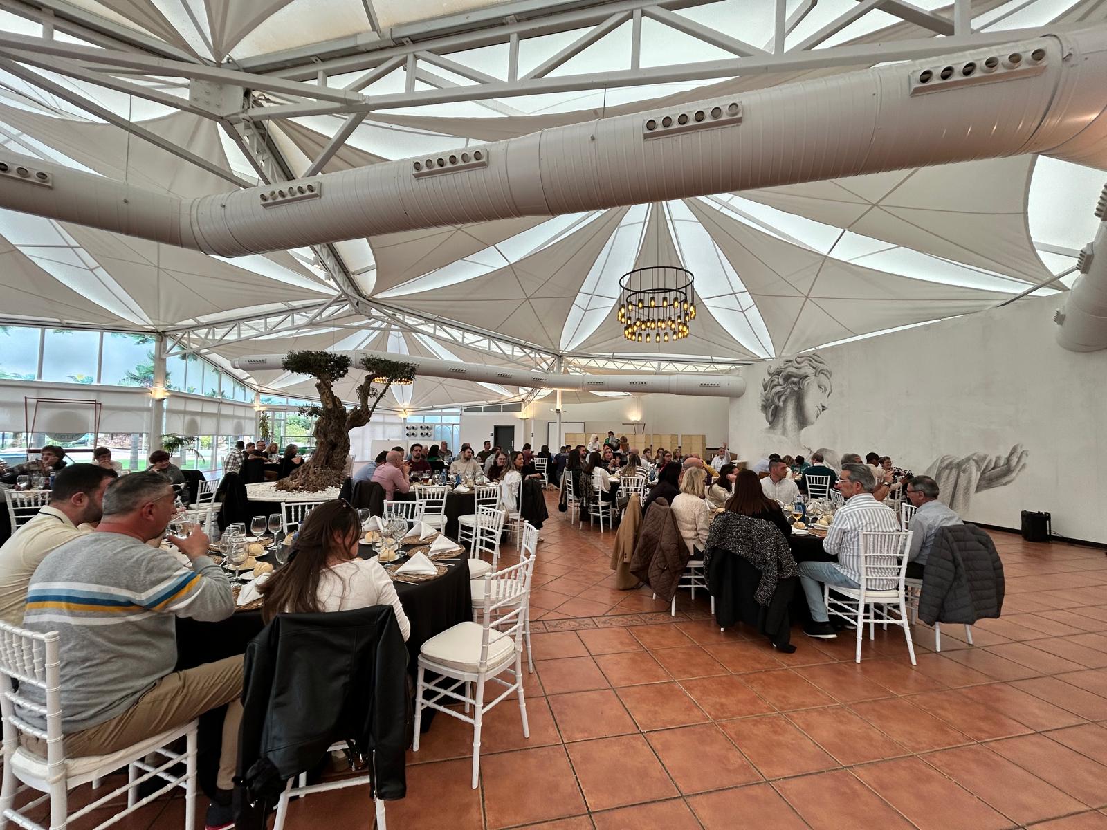 Asistentes en el almuerzo