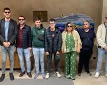 imagen de grupo en asamblea con Adonay Viera