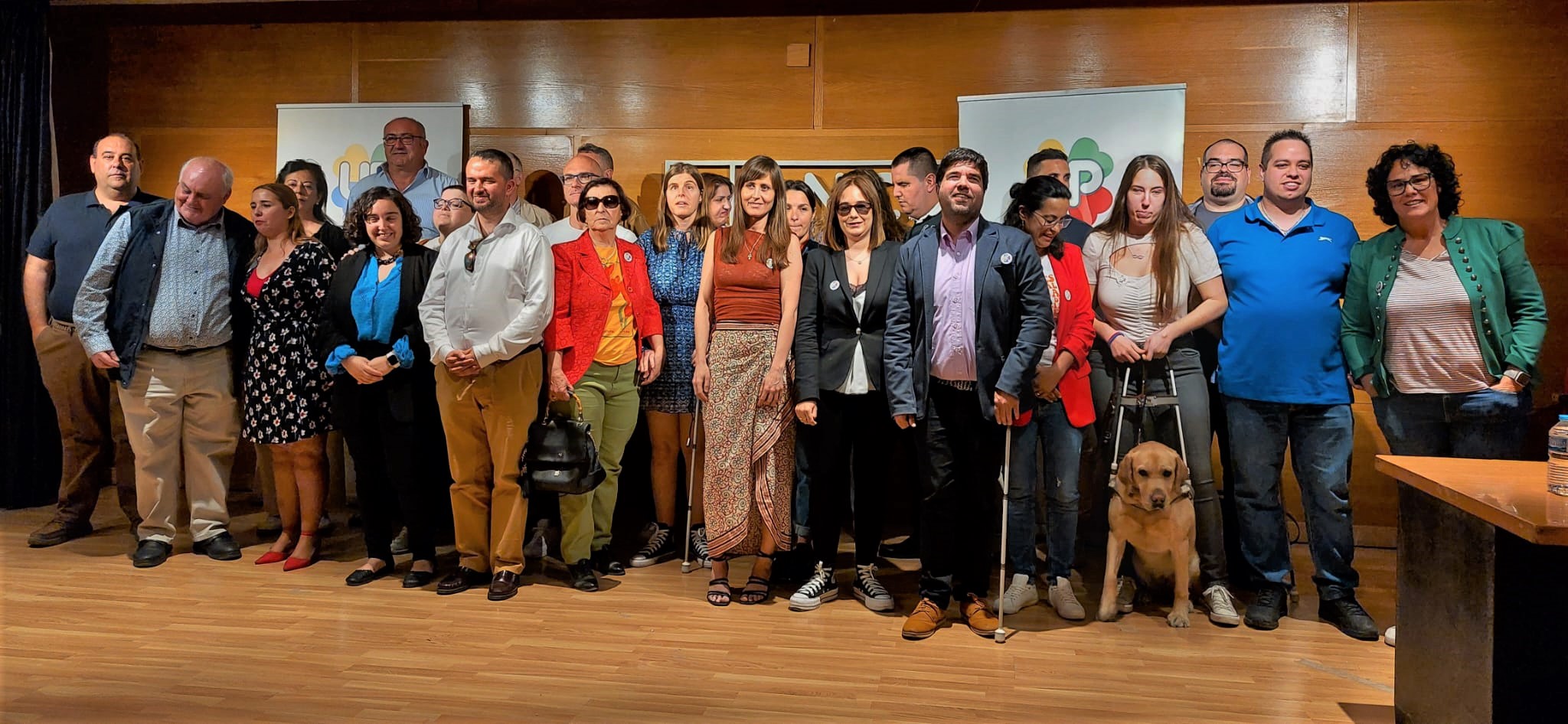 Foto de familia de la nueva ejecutiva recientemente elegida