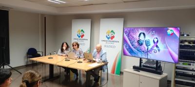 En la mesa Fátima e Irene se la comisión de Igualdas de UP junto al SG adjunto David Olalla