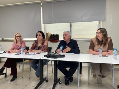 Mesa con el presidente de supo y los comisionados e invitados