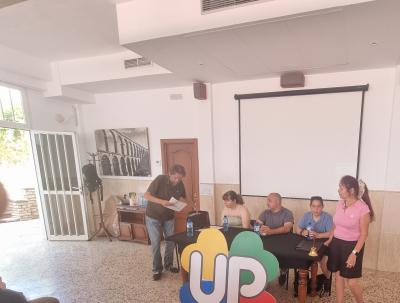 En la mesa Arantza Vallespi, Manolo Castro, Anna Zanfaño, Rafaela Pérez y Siscu Zaragoza