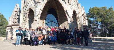 IMAGEN DEL GRUPO EN EL EXTERIOR DELA ERMITA DE MONTFERRI
