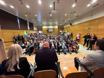Nuestra gente arropando a la Agrupación de Alicante.