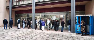 Entrando en las instalaciones para la comida