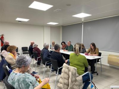 Aparece en una mesa sentados el Presidente de SUPO Alicante junto a los secretarios adjuntos y Estela Medina y María Gese.