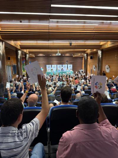 El salón de actos de nuestro CRE en Moratalaz repleto de asistentes