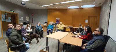 Ponentes en la asamblea.