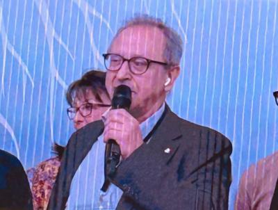 Alfredo Borja nos dirige unas palabras durante el Congreso de UP