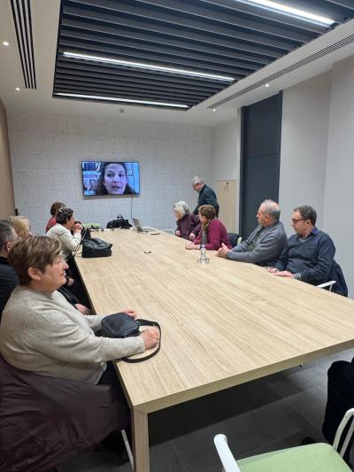 Fotografia en la que aparecen varios participantes durante el webinar