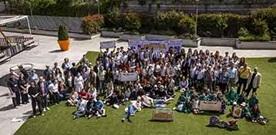 Foto aérea de todos los participantes en la gala del 42 Concurso Escolar