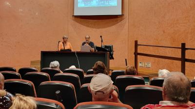 Charla por Javier Mangado sobre la historia del Paseo de Sarasate en el salón de actos de la Delegación de la ONCE