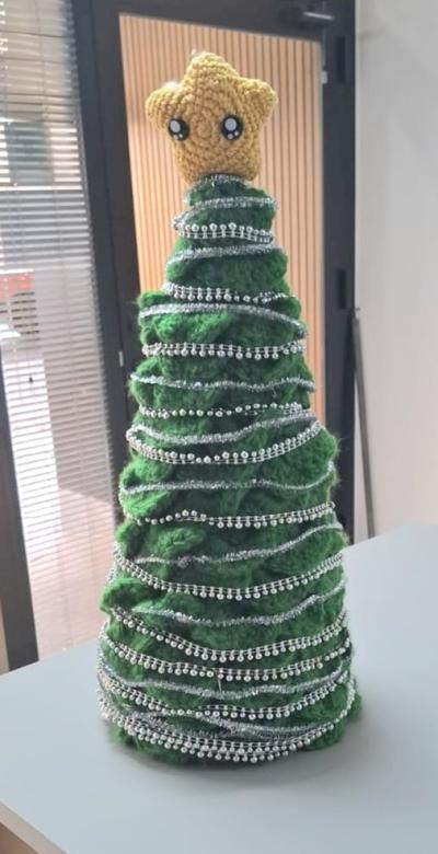 ÁRBOL DE NAVIDAD A GANCHILLO CON SU ESTRELLA