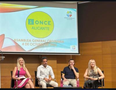 los 4 Secretarios de UP Alicante en el escenario