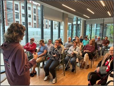 CLARA RUIZ JUNTO CON LOS ASISTENTES