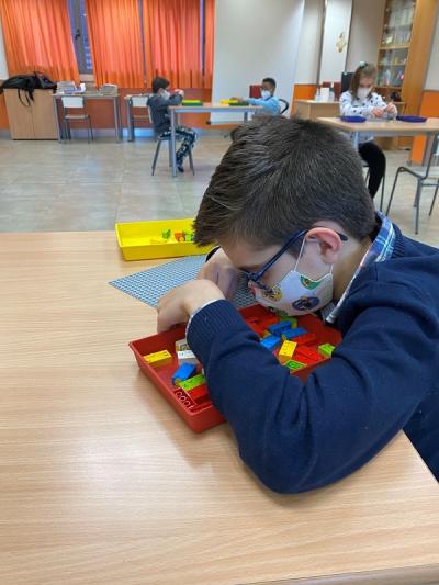 Niño jugando