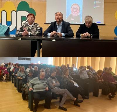 Mesa de ponentes y la sala durante la mesa redonda