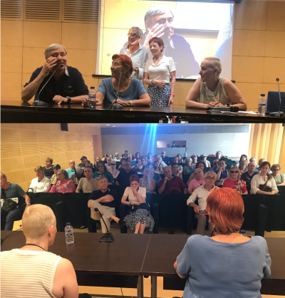 vista de la mesa y la sala de conferencias
