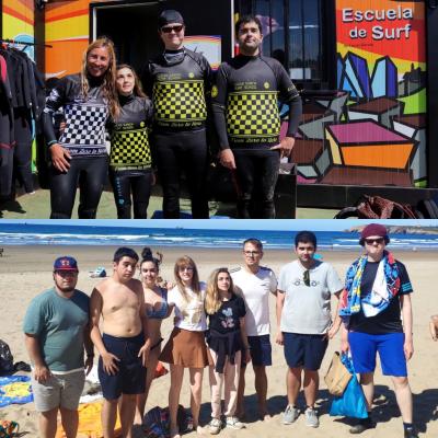 Foto surfistas en la playa