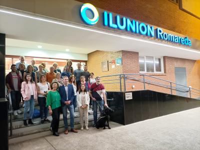foto de la agrupación que forma la ejecutiva de UP ARAGON en las escaleras de la entrada del hotel
