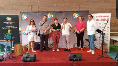 Foto del escenario en el que aparecen La secretaria de la Agrupación acompañada ded Delegado Territorial, Presidenta del Consejo Territorial, el Vicepresidente de UP y los representantes de UTO_UGT 