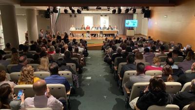 PANORÁMICA DESDE EL FONDO DEL SALÓN DE ACTOS DE LA CALLE PRIM ABARROTADO DEBIDO A LA ASAMABLEA ORDINARIA DE UP MADRID