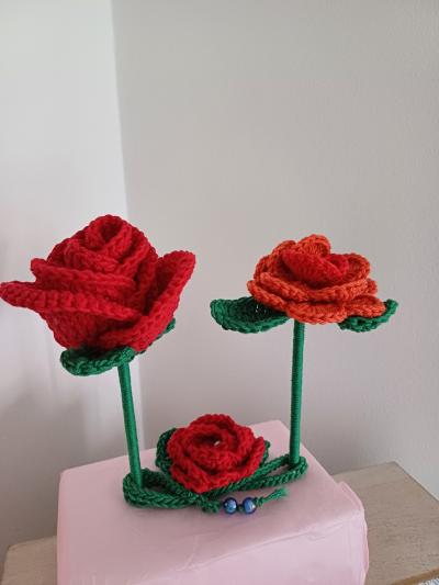 ROSAS A GANCHILLO PARA EL DIA DE SANT JORDI