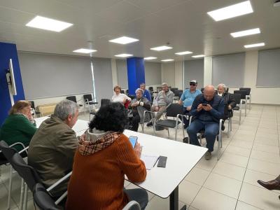 en la mesa el presidente de SUPO Alicante y los miembros de las secretarías, enfrente sentados los miembros de la Ejecutiva