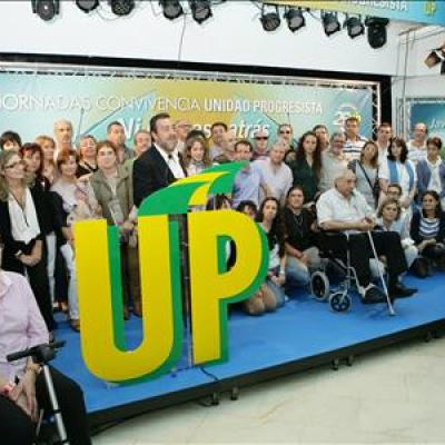 Homenaje a los voluntarios en la asamblea informativa de las 25 Jornadas de Convivencia de UP Ibiza 2013.jpg