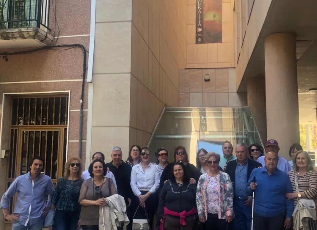 Todos los participantes posando en la ciudad de Orihuela