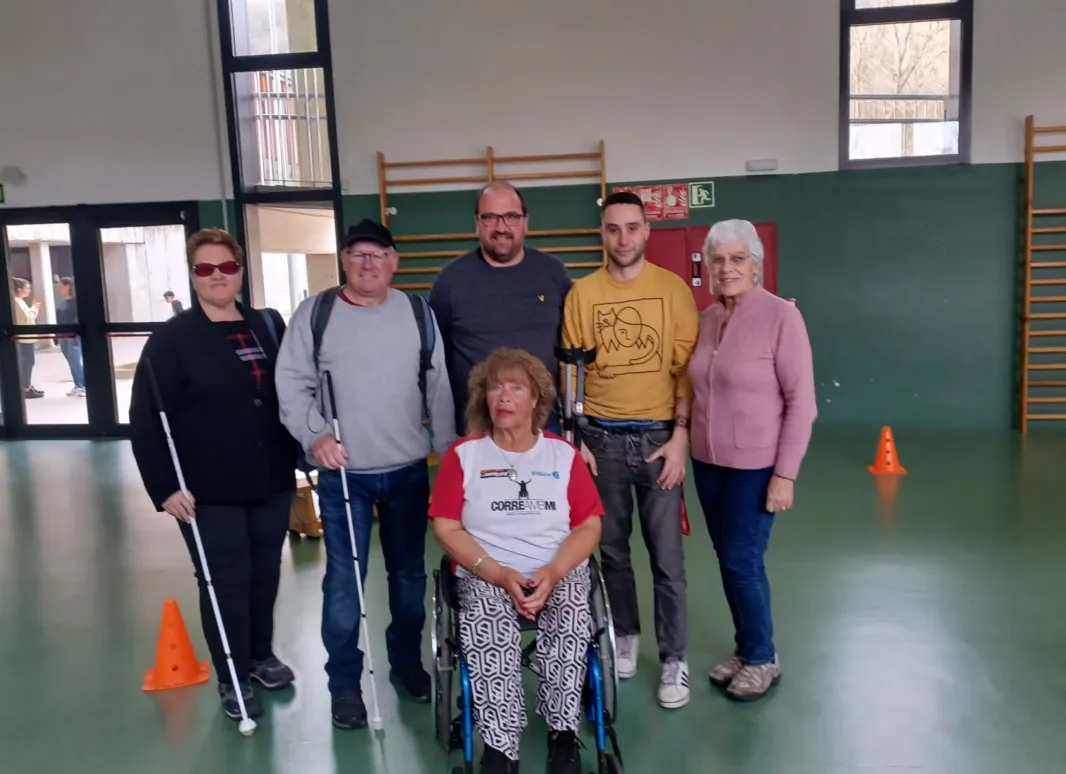 FOTO CON EL ALCALDE DE LES PRESES , TR Y VOLUNTARIOS