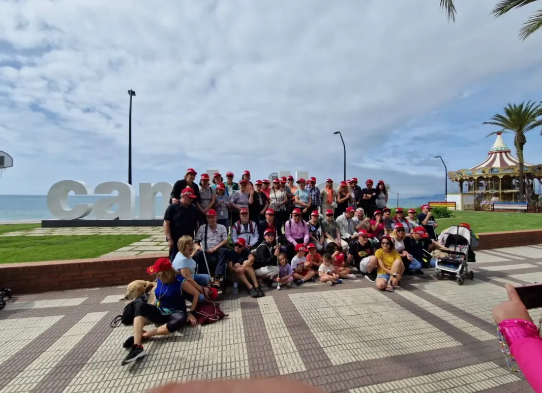 Grupo de compañeros que han asistido a la caminada