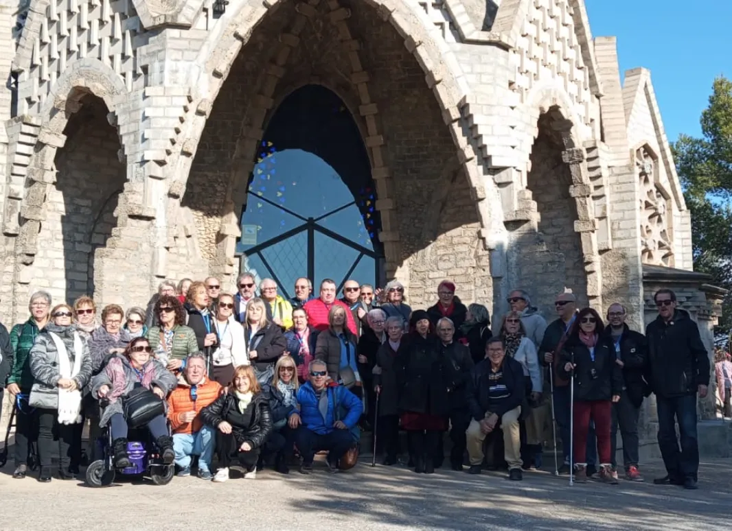 IMAGEN DEL GRUPO EN EL EXTERIOR DELA ERMITA DE MONTFERRI