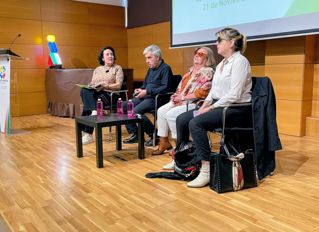 los comisionados de SUPO Alicante en el escenario