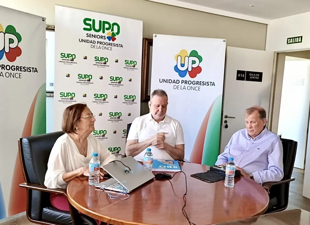 Foto en la que aparecen Manuela Carrión, Presidenta de SUPO; Manuel Espejo (Ponente) y Juan Antonio González (Secretario General de Organización y Gestión de SUPO)