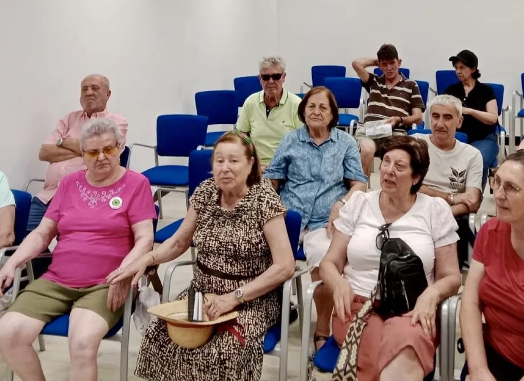 Foto grupal del conjunto de asistentes 