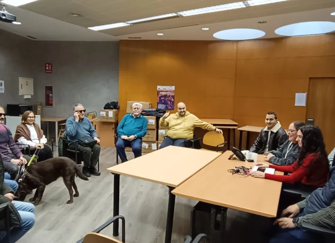 Ponentes en la asamblea.