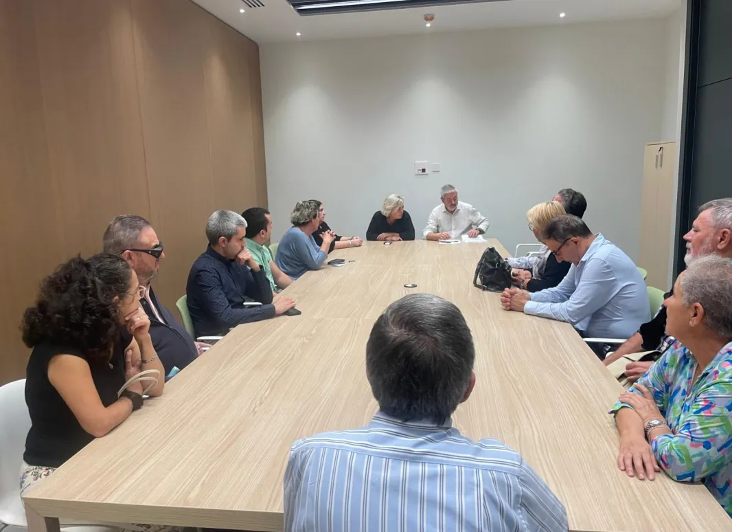 Fotografía en la que se muestra al nuevo equipo de la Comisión de SUPO GIRONA