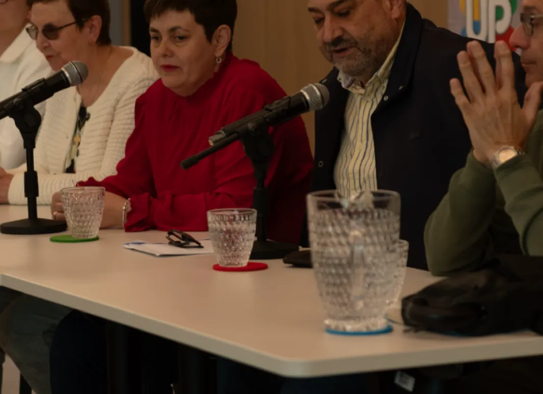 fOTO DE LA MESA DE LA ASAMBLEA EN LA INTERVENCIÓN DE JOSÉ LUIS PINTO