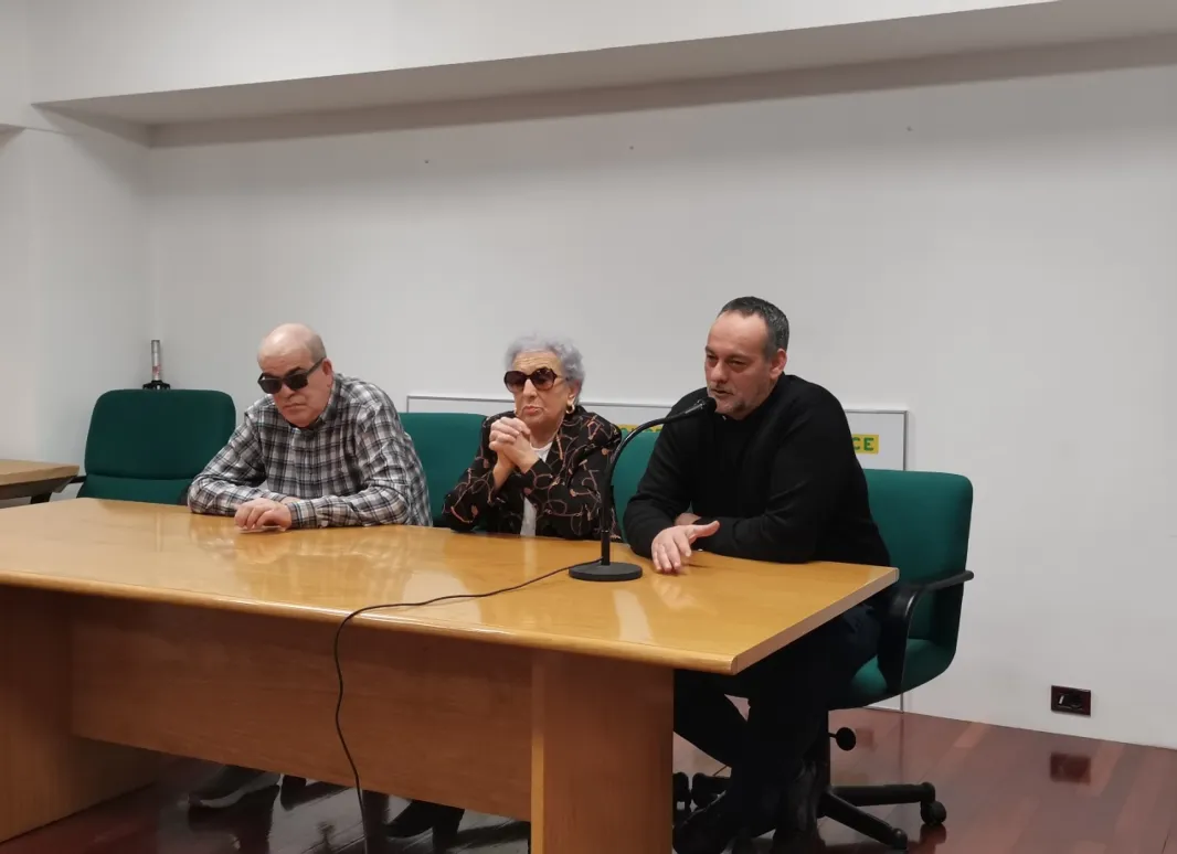 Imagen de la presidenta de SUPO, el representante en la comisión estatal de SUPO y el secretario general de UP Vigo Pontevedra.