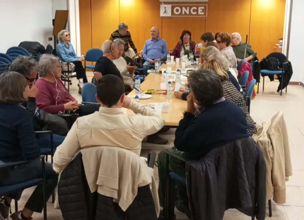 ASISTENTES A LA ASAMBLEA DE SUPO GIRONA EN LA AGENCIA DE BLANES