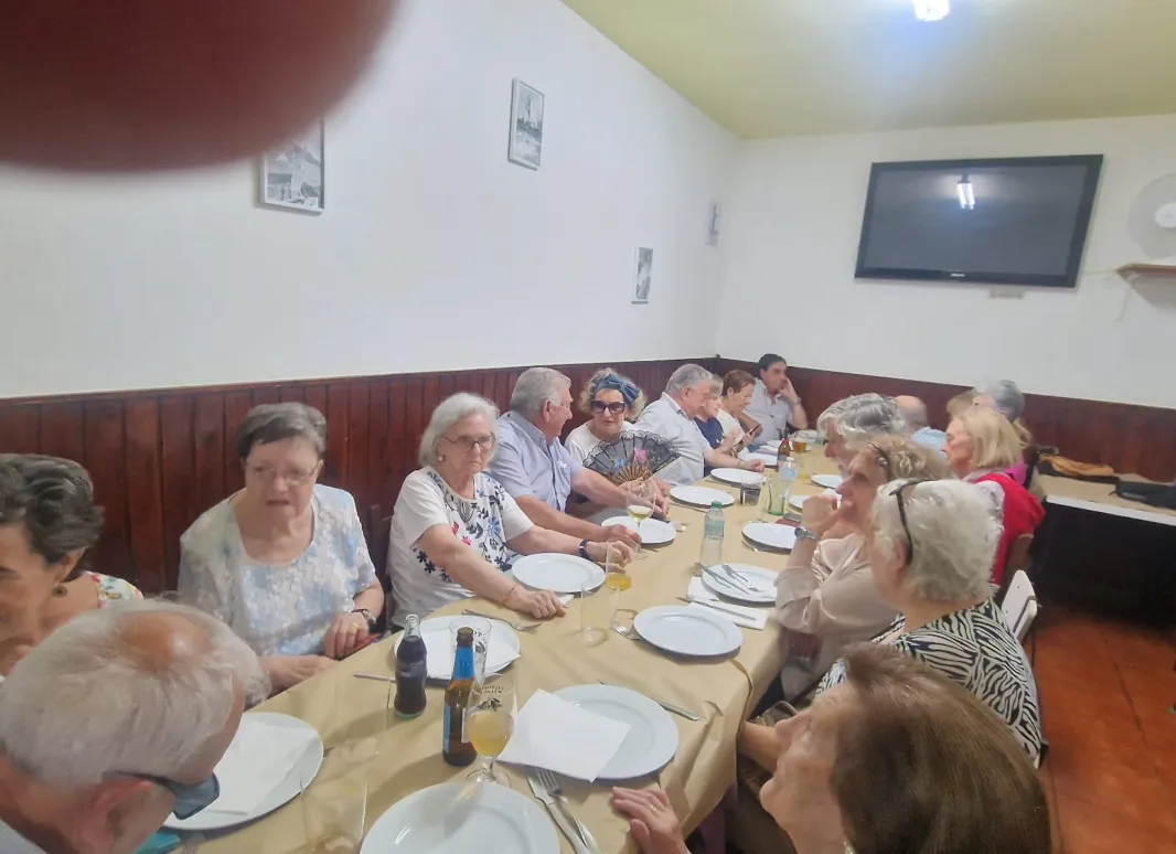 FOTOGRAFÍA DEL GRUPO QUE CELEBRÓ LA CENA