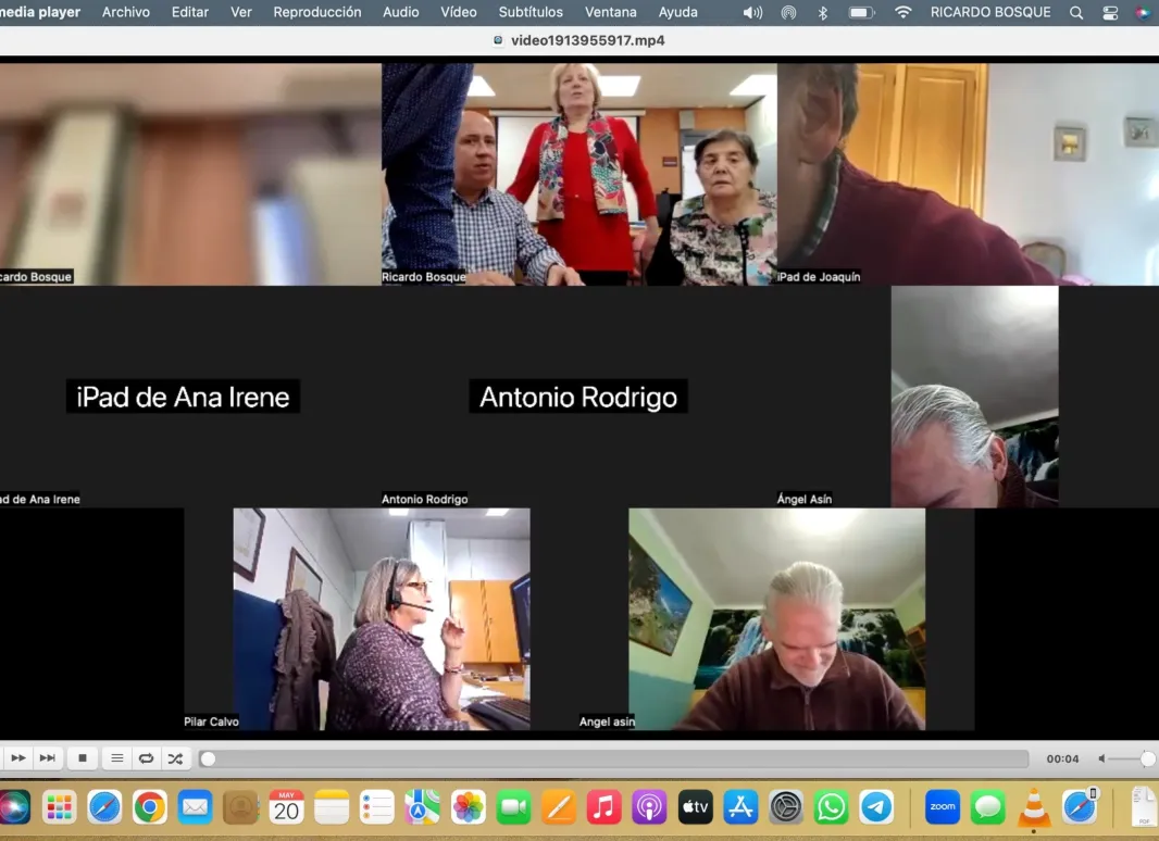 Pantalla de la aplicación ZOOM donde aparecen conectados distintos usuarios 