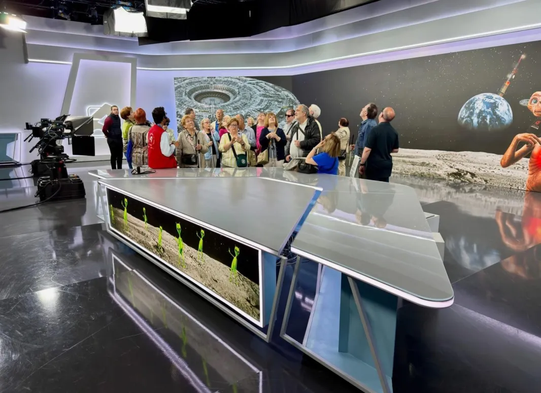 afiliados y afiliadas de SUPO en un plató de televisión