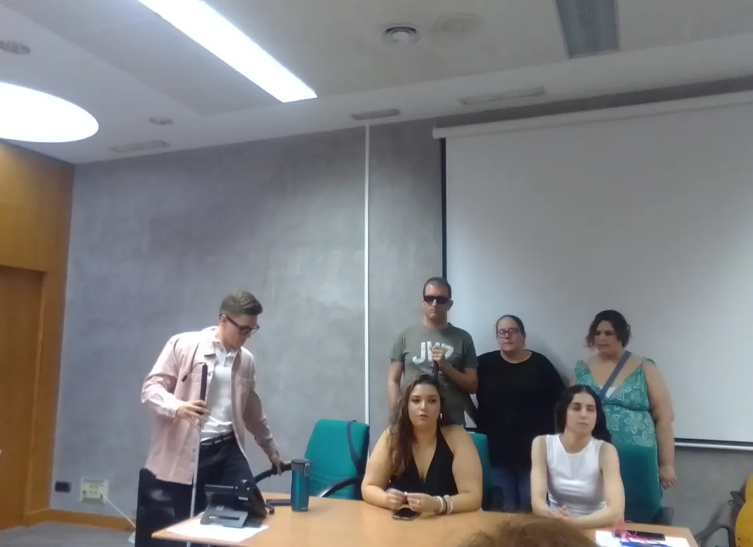 Mesa de la asamblea con componentes de JUP Ciudad Real