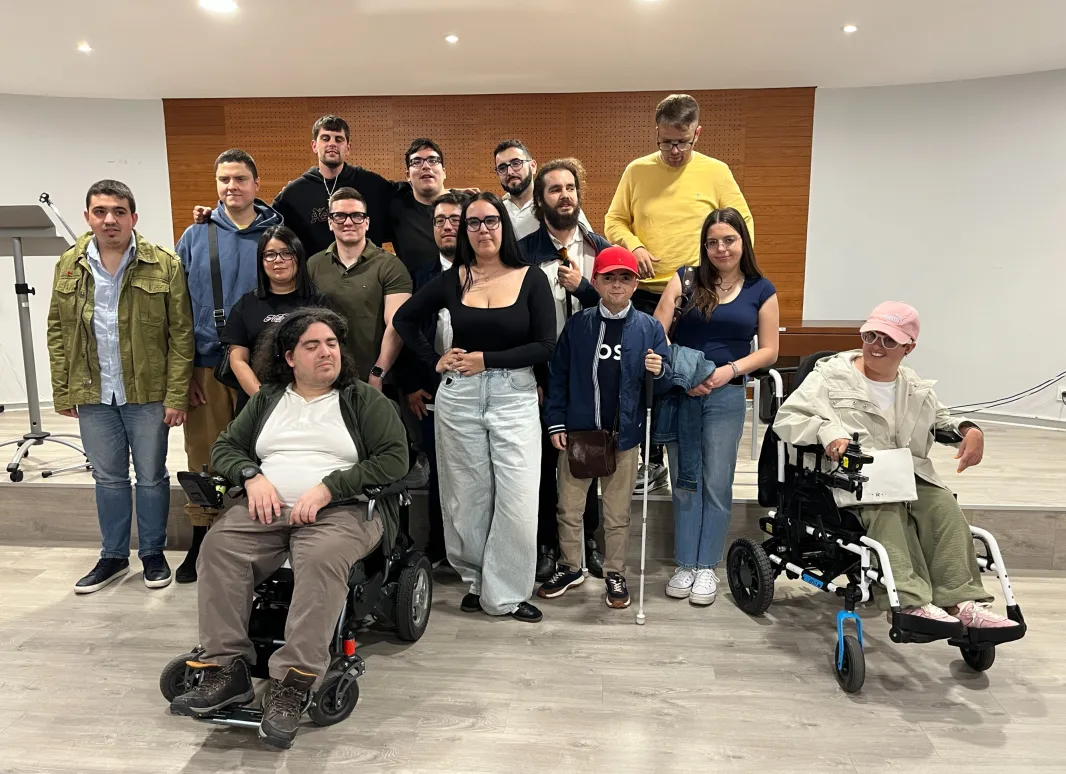 Miembros de JUP Asturias junto a la nueva coordinadora.