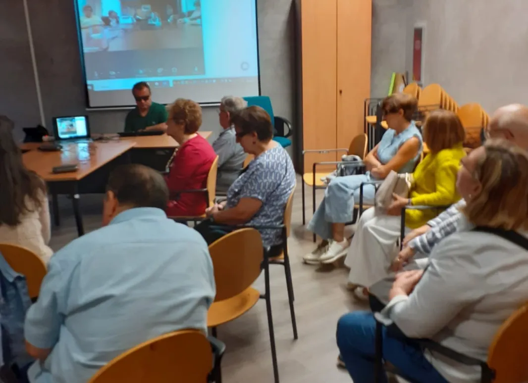 Grupo de socios y simpatizantes de supo en Ciudad Real socios y simpatizantes de supo en Ciudad Real, disfrutando de la charla