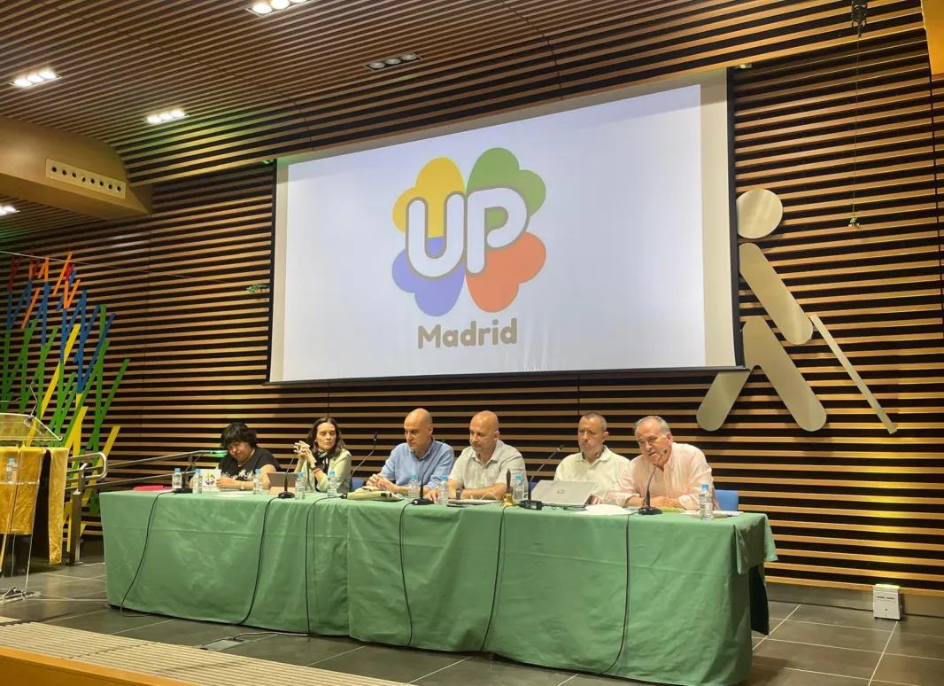 Foto de la mesa de intervenciones en la Asamblea 