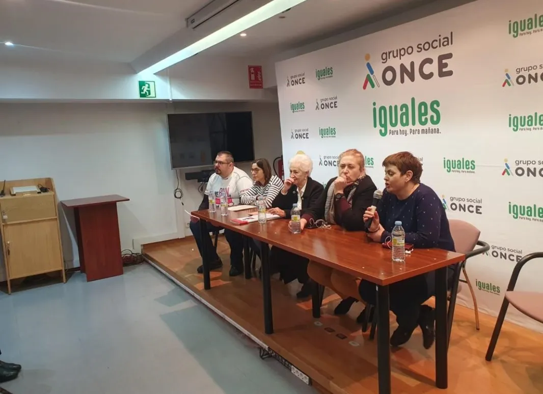 MARIA LUISA FERNANDEZ, SECRETARIA GENERAL, PTA DEL CONSEJO Y LECTORES DEL MANIFIESTO