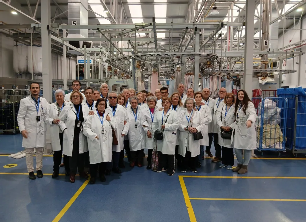 Foto de todos los asistentes en la lavanderia
